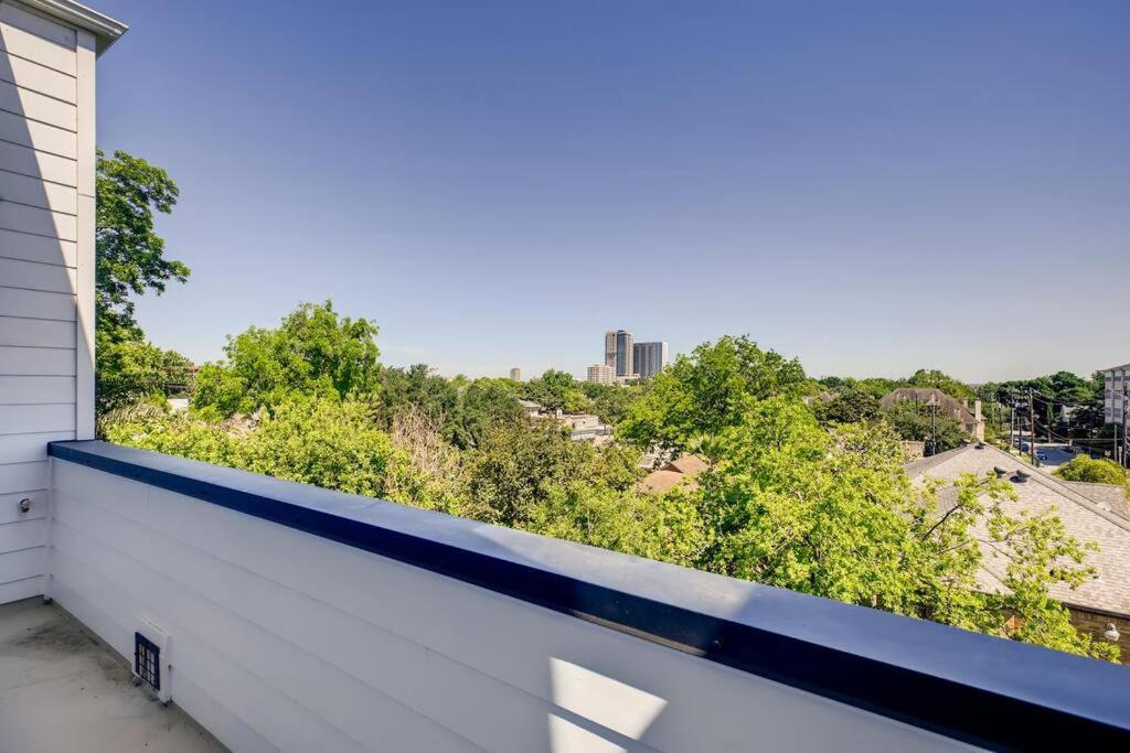 4 Story Home Mins To Downtown Houston With City Views المظهر الخارجي الصورة