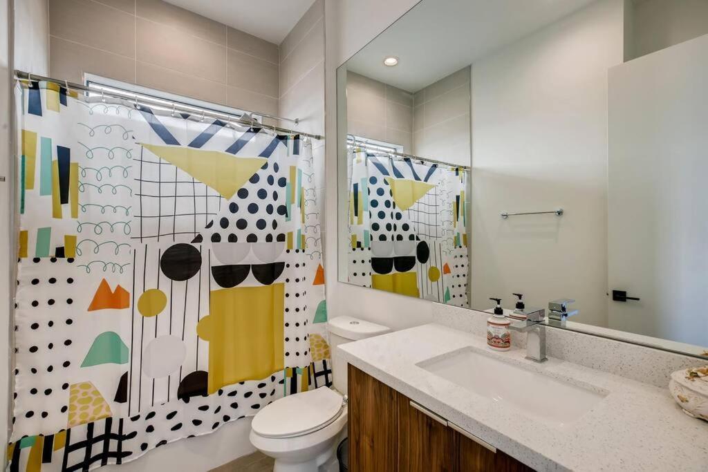 4 Story Home Mins To Downtown Houston With City Views المظهر الخارجي الصورة