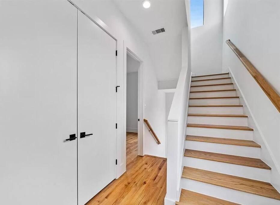 4 Story Home Mins To Downtown Houston With City Views المظهر الخارجي الصورة