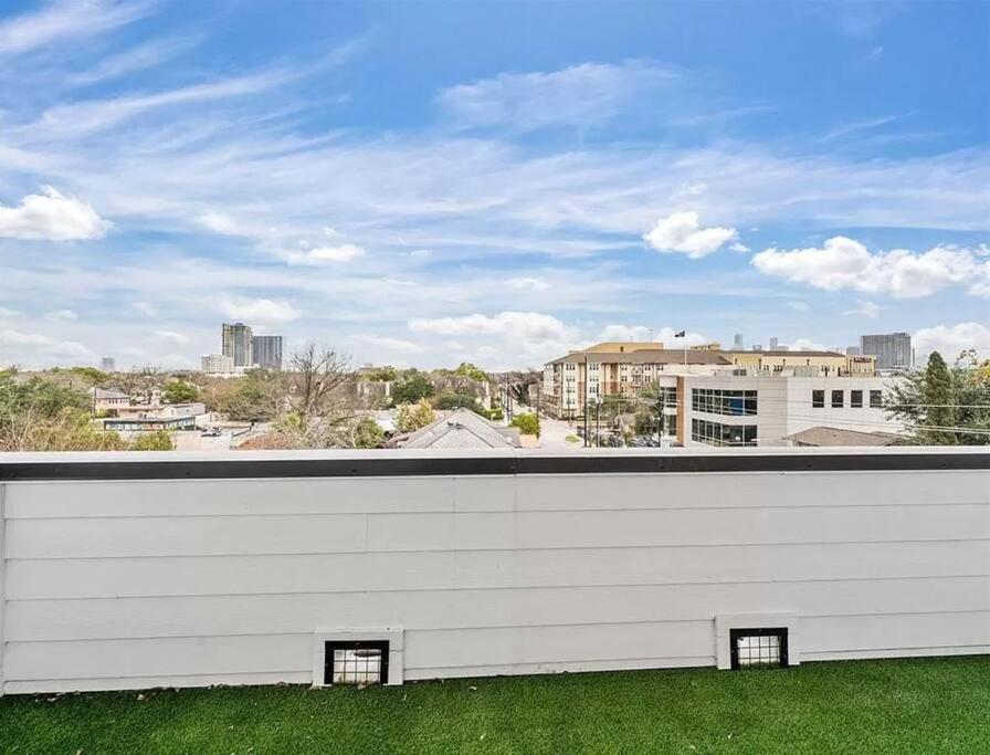 4 Story Home Mins To Downtown Houston With City Views المظهر الخارجي الصورة