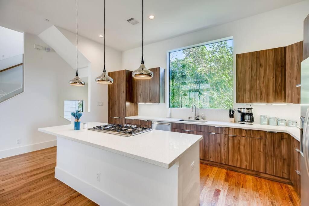4 Story Home Mins To Downtown Houston With City Views المظهر الخارجي الصورة