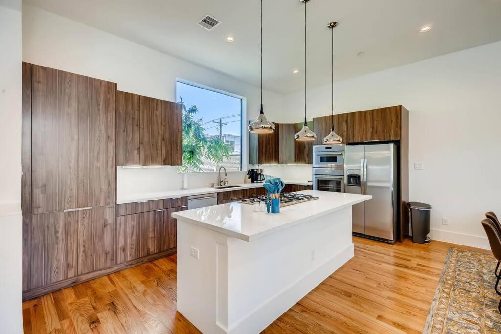 4 Story Home Mins To Downtown Houston With City Views المظهر الخارجي الصورة