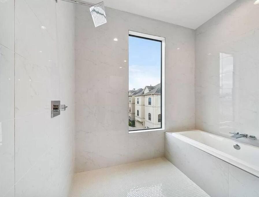 4 Story Home Mins To Downtown Houston With City Views المظهر الخارجي الصورة