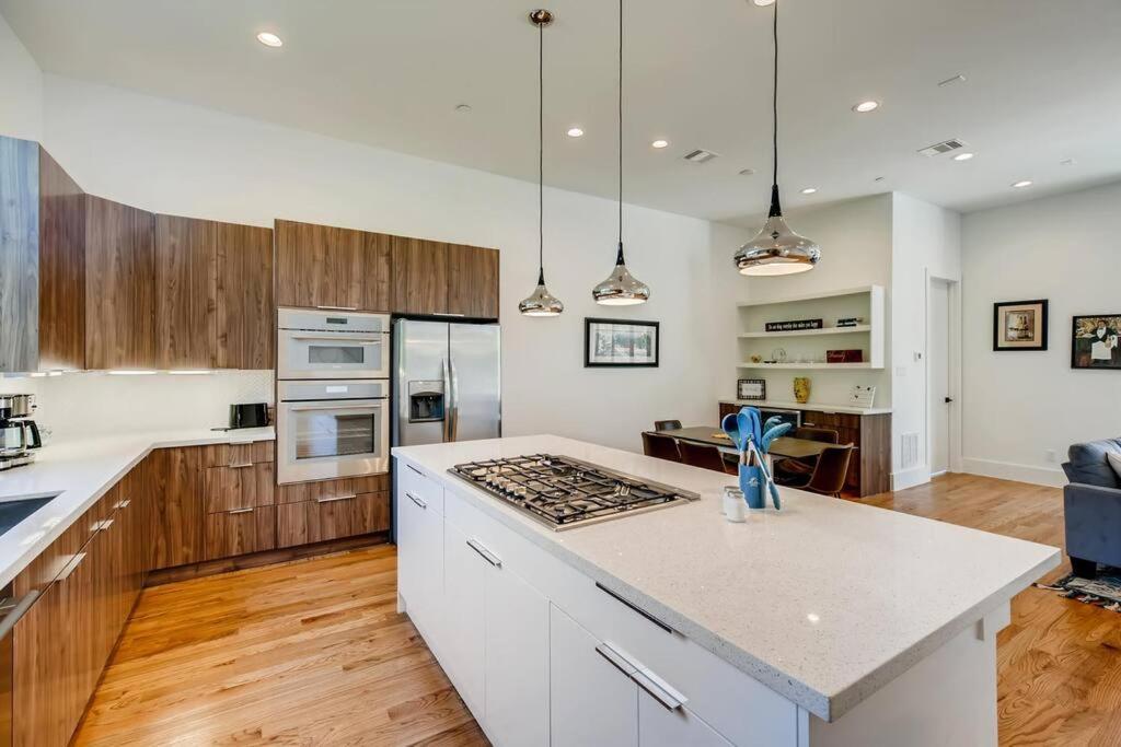 4 Story Home Mins To Downtown Houston With City Views المظهر الخارجي الصورة