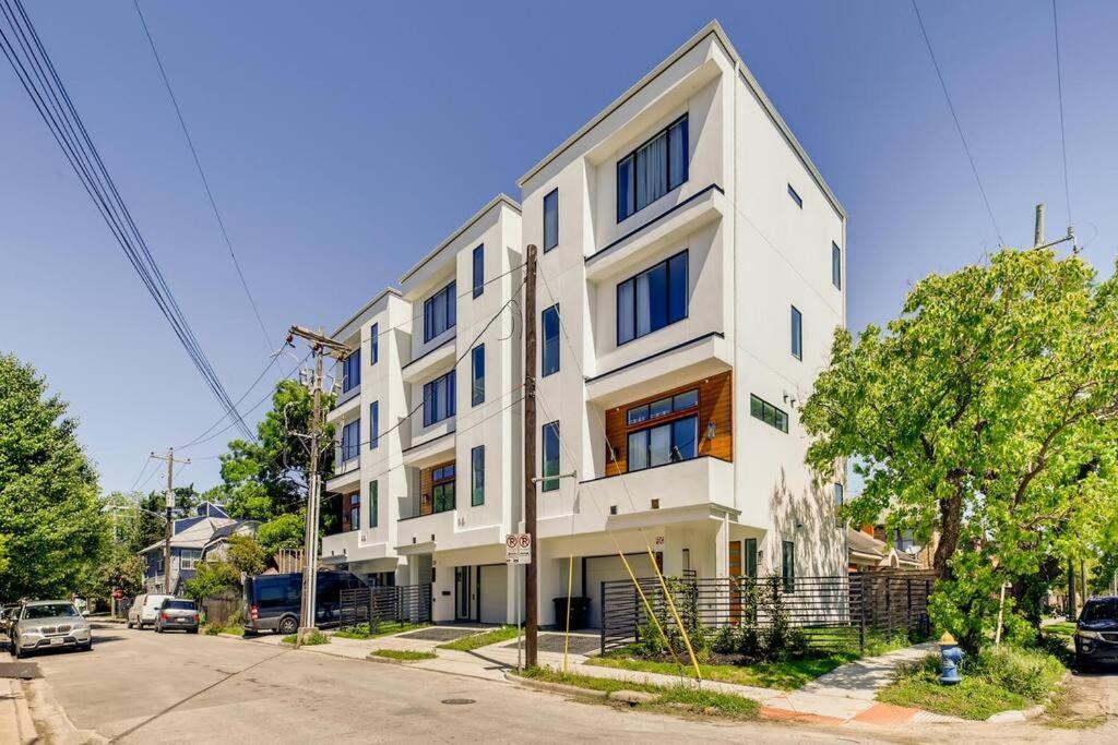4 Story Home Mins To Downtown Houston With City Views المظهر الخارجي الصورة